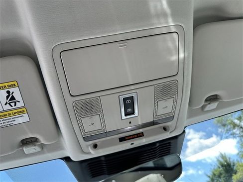 Used 2023 Land Rover Discovery Sport SE image 19