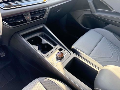 New 2025 Volkswagen Tiguan SE image 25