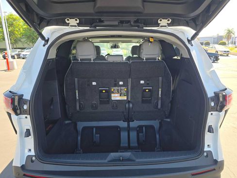 Used 2026 Toyota Sienna XLE FWD image 15