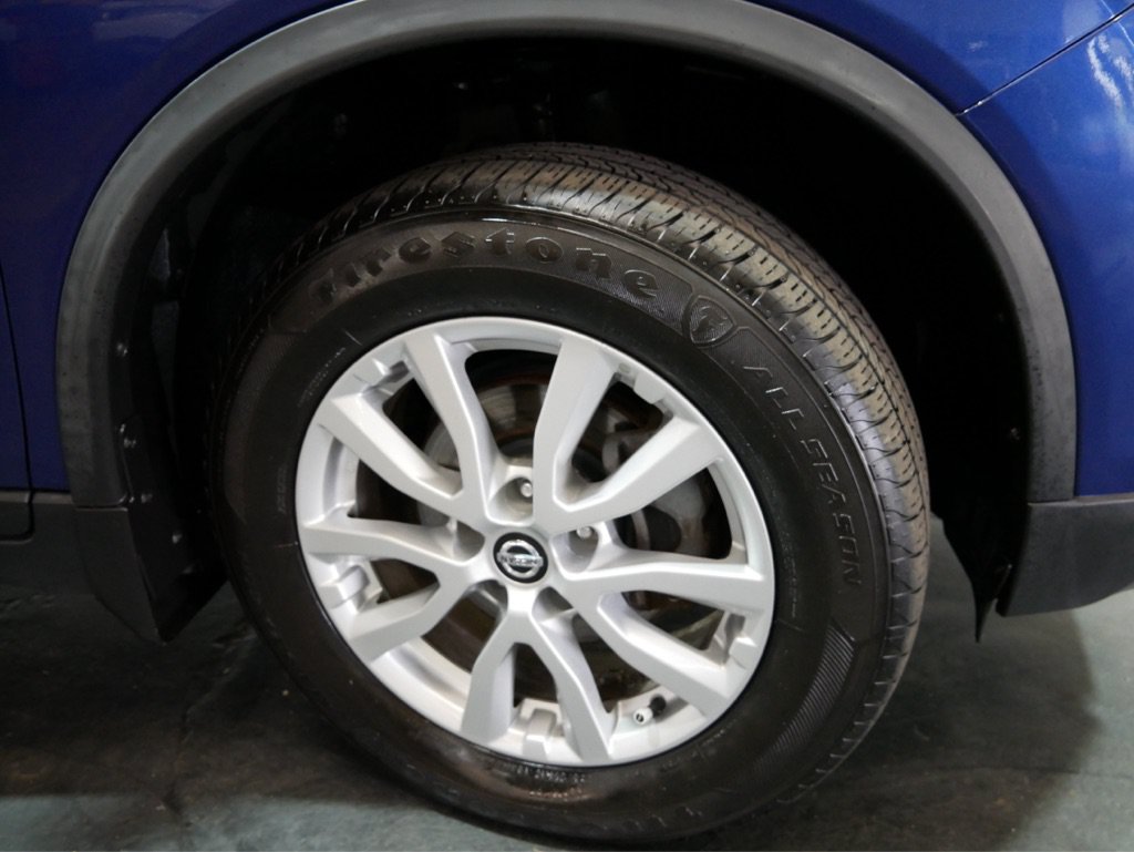 Used 2018 Nissan Rogue SV AWD/4WD image 12