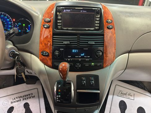 Used 2008 Toyota Sienna XLE Limited image 18