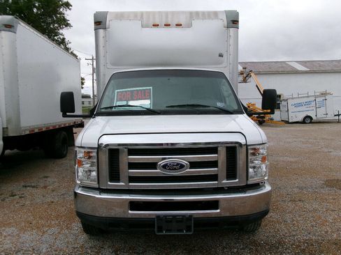 Used 2015 Ford E-350 and Econoline 350 Super Duty image 3