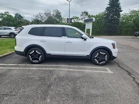 Used 2023 Kia Telluride EX w/ EX Captain's Chair Package AWD/4WD image 4