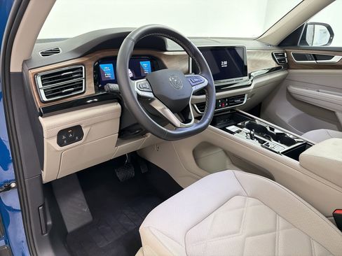 Used 2026 Volkswagen Atlas SE w/ Panoramic Sunroof Package FWD image 4