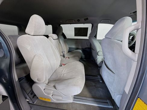 Used 2013 Toyota Sienna LE image 25