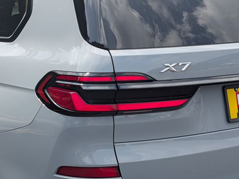 Used 2024 BMW X7 xDrive40i w/ Executive Package AWD/4WD image 17