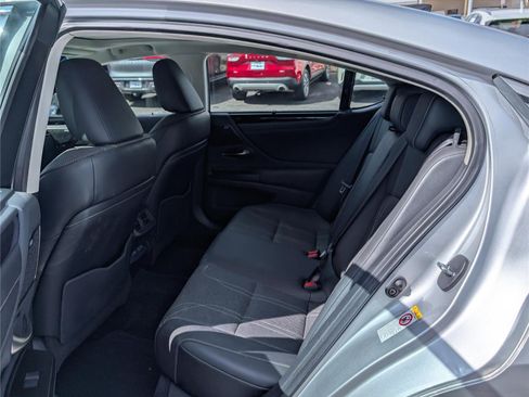 Used 2019 Lexus ES 350 Ultra Luxury w/ Accessory Package image 14