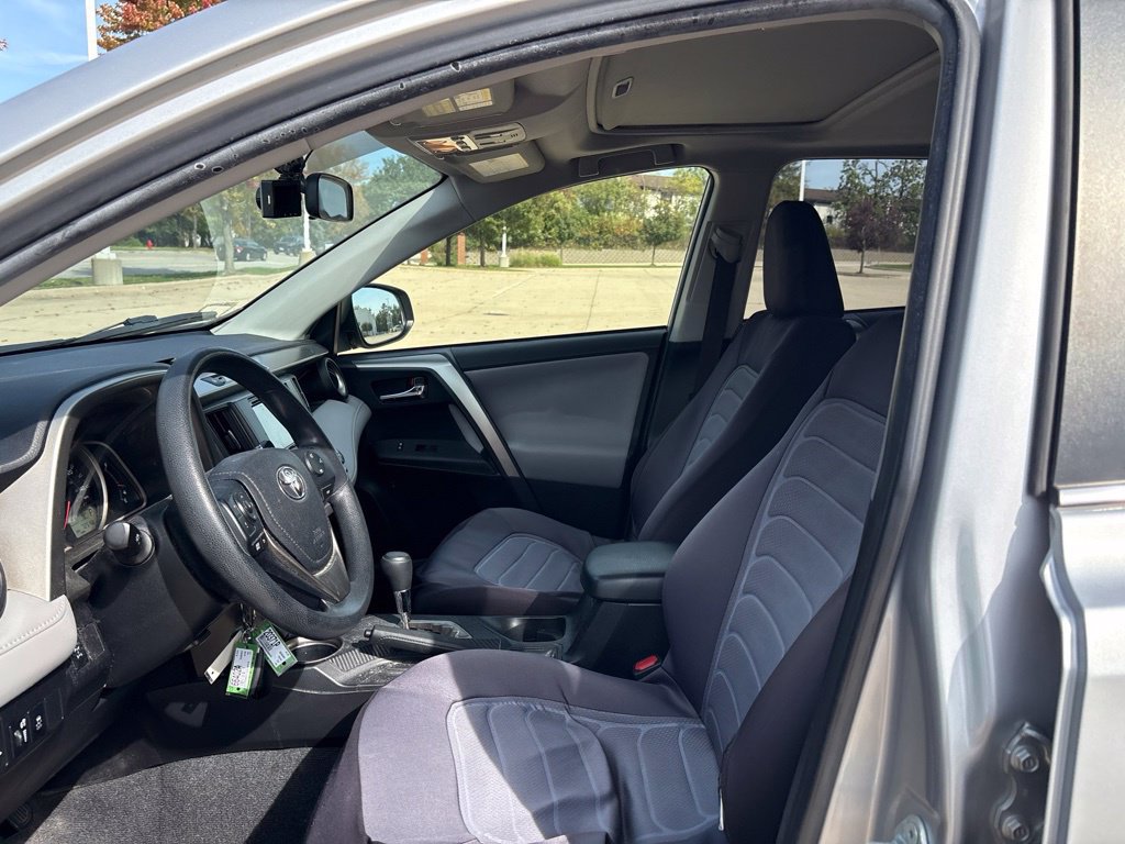 Used 2014 Toyota RAV4 XLE AWD/4WD image 10