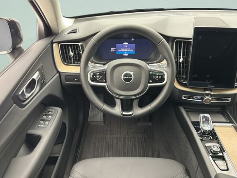 Used 2026 Volvo XC60 B5 Plus AWD/4WD image 10