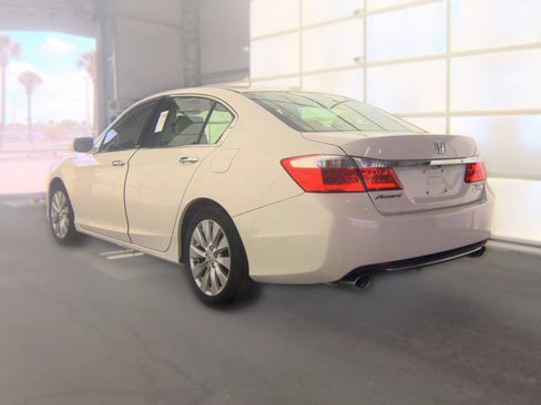 Used 2014 Honda Accord Touring image 2