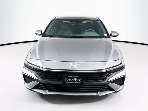 Used 2025 Hyundai Elantra SE FWD image 2