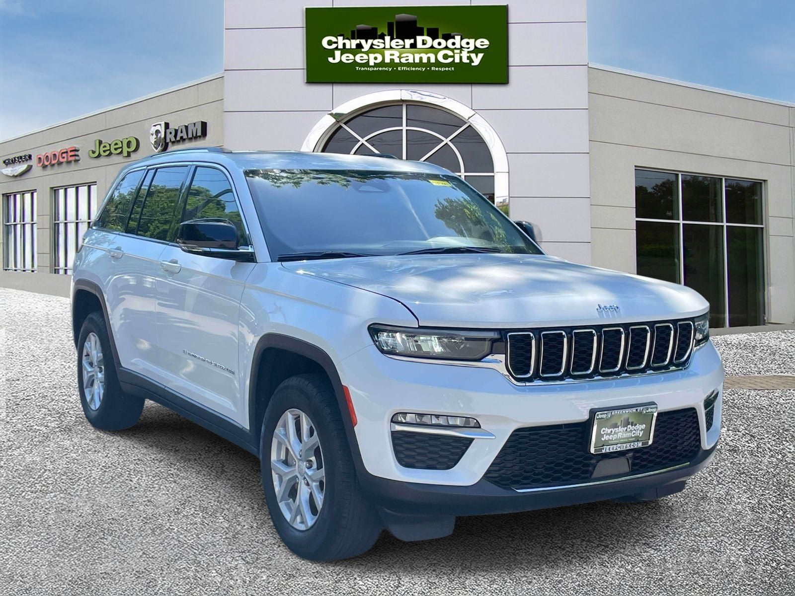 Used 2023 Jeep Grand Cherokee Limited AWD/4WD image 4