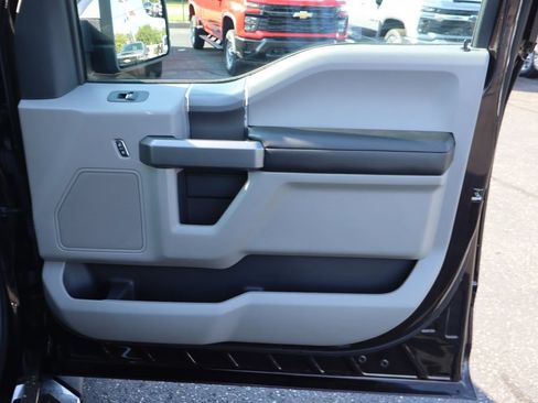 Used 2019 Ford F150 XLT w/ Equipment Group 302A Luxury AWD/4WD image 29