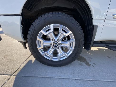 Used 2021 Nissan Titan SV w/ SV Convenience Package AWD/4WD image 32