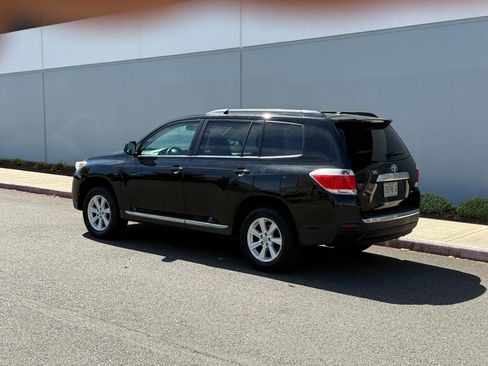 Used 2011 Toyota Highlander 4WD w/ Tech Pkg image 4
