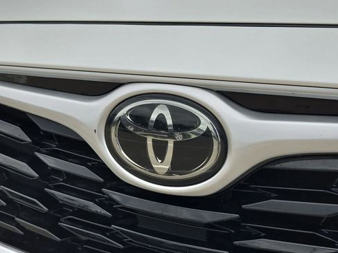 Used 2021 Toyota Highlander XLE FWD image 11