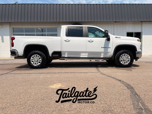 Used 2024 Chevrolet Silverado 2500 LT AWD/4WD image 1