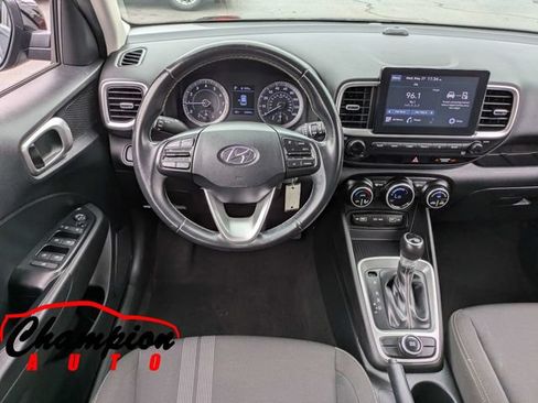 Used 2022 Hyundai Venue SEL FWD image 19