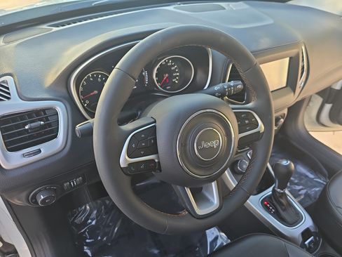Used 2021 Jeep Compass Latitude w/ Sun and Sound Group AWD/4WD image 15