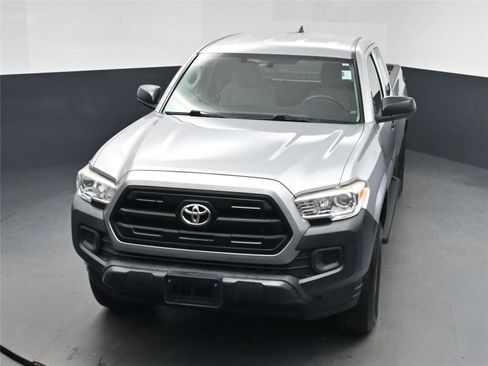 Used 2016 Toyota Tacoma SR image 19