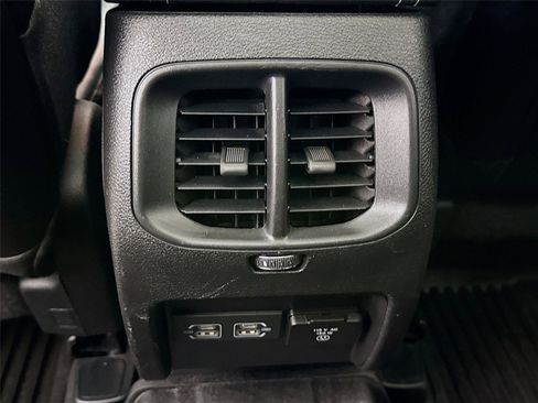 Used 2022 Jeep Cherokee Limited w/ Mopar Interior Package image 23