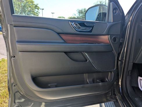 Used 2023 Lincoln Navigator Reserve image 11