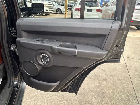 Used 2008 Jeep Commander Limited w/ Trailer Tow Group IV AWD/4WD image 16