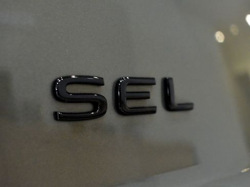 Used 2025 Volkswagen Atlas Cross Sport SEL R-Line AWD/4WD image 14