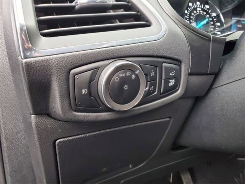 Used 2024 Ford Edge Titanium image 13