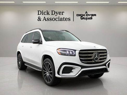 Used 2024 Mercedes-Benz GLS 450 4MATIC image 2