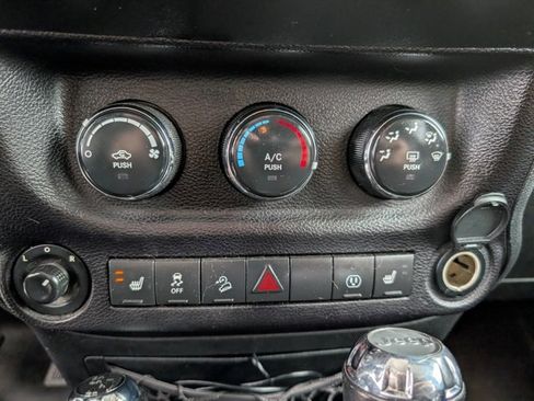 Used 2017 Jeep Wrangler Unlimited Sahara w/ Connectivity Group image 4