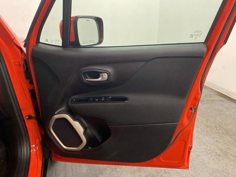 Used 2017 Jeep Renegade Latitude w/ Cold Weather Group image 25