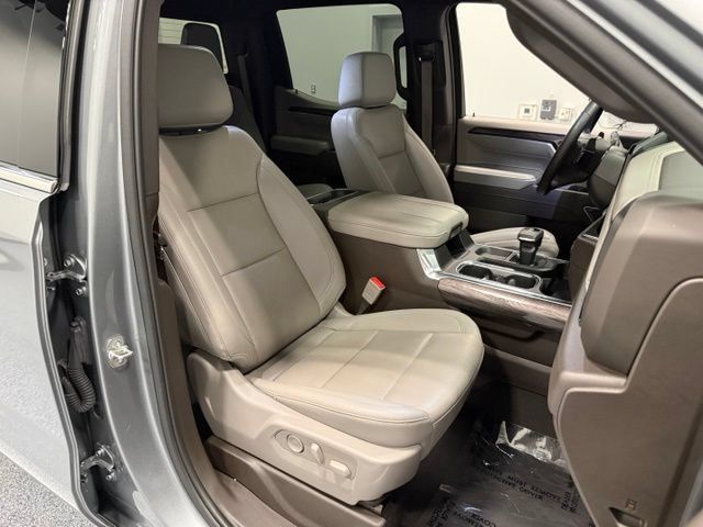 Used 2025 Chevrolet Silverado 1500 LTZ w/ LTZ Premium Package AWD/4WD image 33