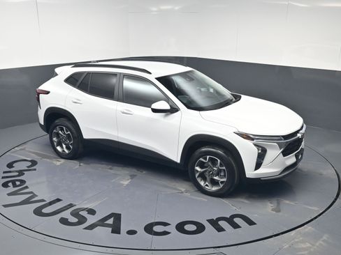 Used 2025 Chevrolet Trax LT w/ Driver Confidence Package image 31