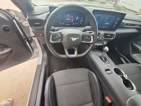 Used 2024 Ford Mustang Coupe RWD image 10