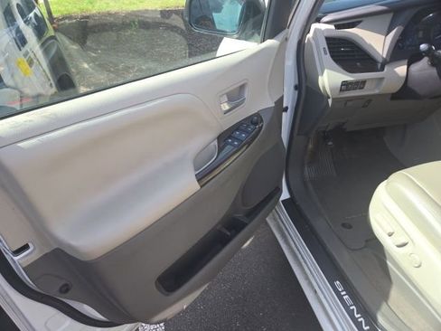 Used 2015 Toyota Sienna XLE w/ XLE Navigation Package image 13