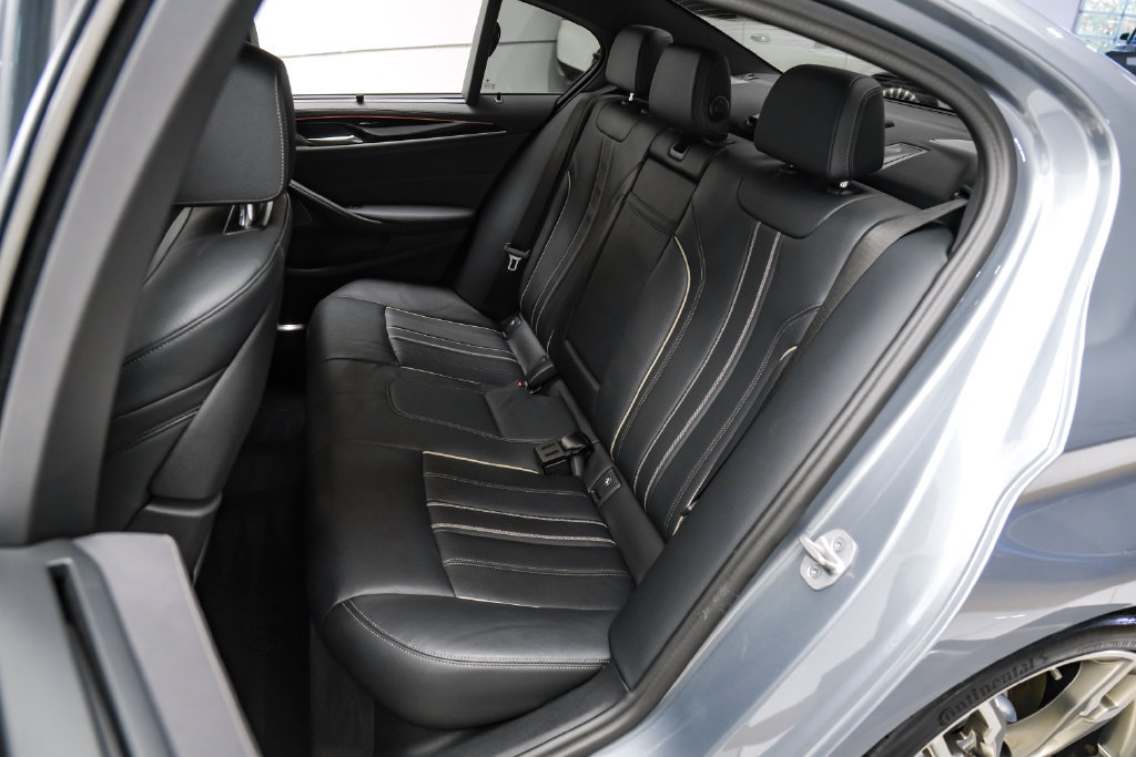 Used 2023 BMW M550i xDrive w/ Executive Package AWD/4WD image 38