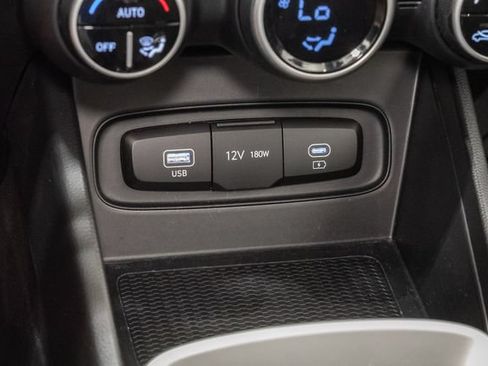 Used 2025 Hyundai Venue SEL FWD image 19