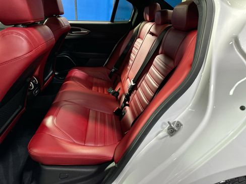 Used 2022 Alfa Romeo Giulia Veloce image 35