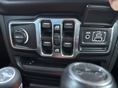 Used 2018 Jeep Wrangler Unlimited Sahara w/ Quick Order Package 24M Moab AWD/4WD image 26
