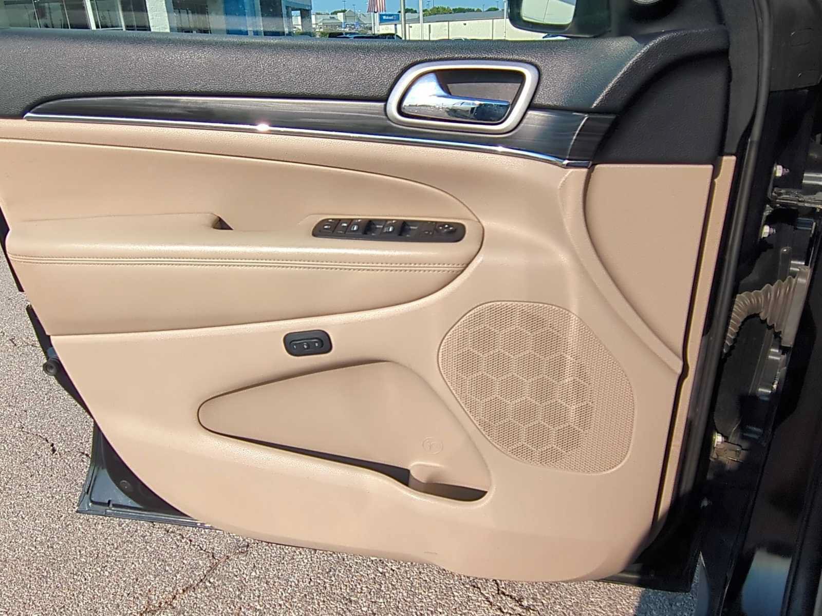 Used 2019 Jeep Grand Cherokee Limited AWD/4WD image 23