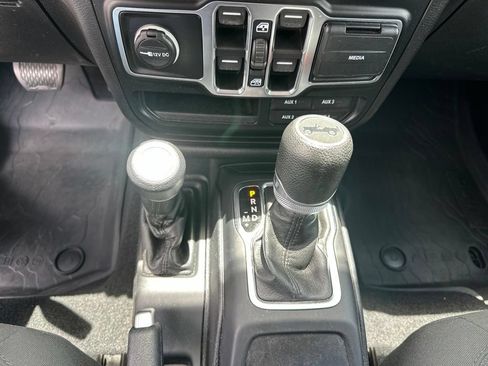 Used 2020 Jeep Wrangler Unlimited Sport S AWD/4WD image 19