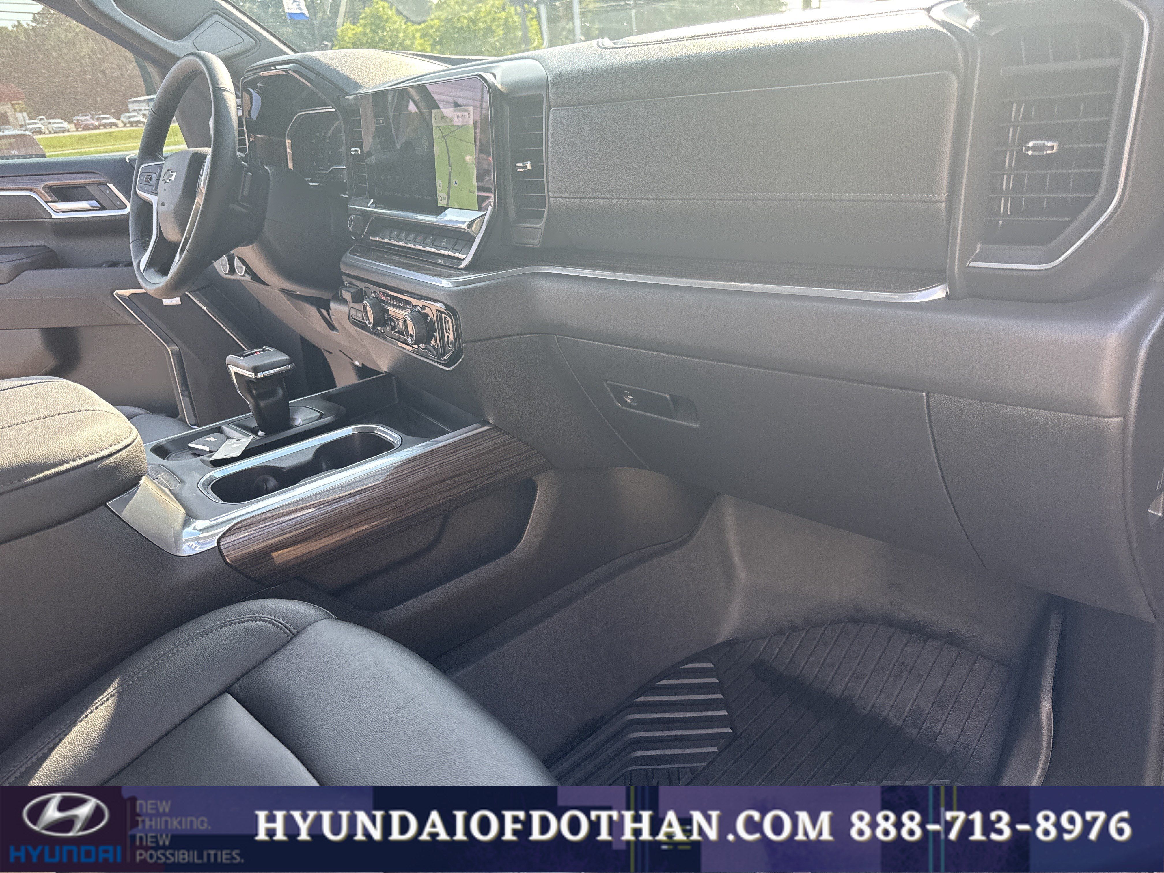 Used 2025 Chevrolet Silverado 1500 LT Trail Boss w/ Convenience Package II AWD/4WD image 15