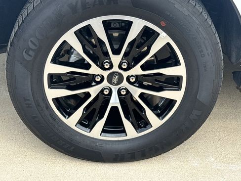 Used 2025 Ford Expedition Platinum AWD/4WD image 10