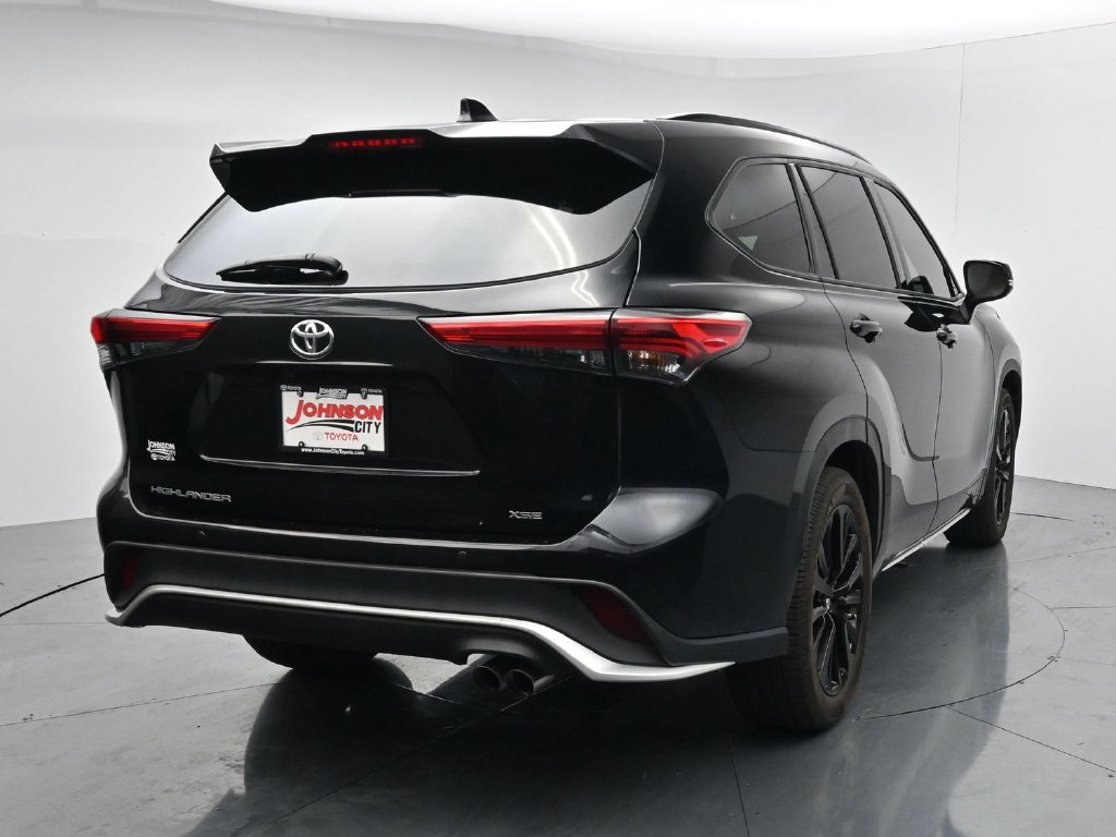 Used 2023 Toyota Highlander XSE FWD image 6
