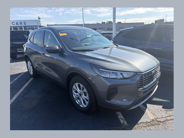 Used 2023 Ford Escape Active w/ Tech Pack #2 AWD/4WD image 1