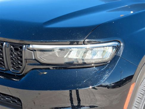 Used 2023 Jeep Grand Cherokee L Altitude image 3