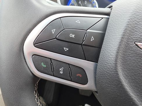 Used 2023 Chrysler Pacifica Limited FWD image 43