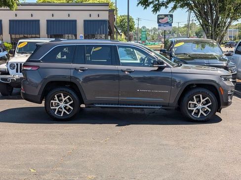 New 2023 Jeep Grand Cherokee Limited w/ Luxury Tech Group II AWD/4WD image 2