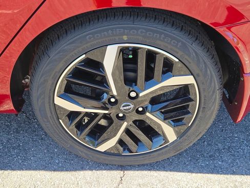 New 2025 Nissan Versa SR w/ Trunk Package image 5